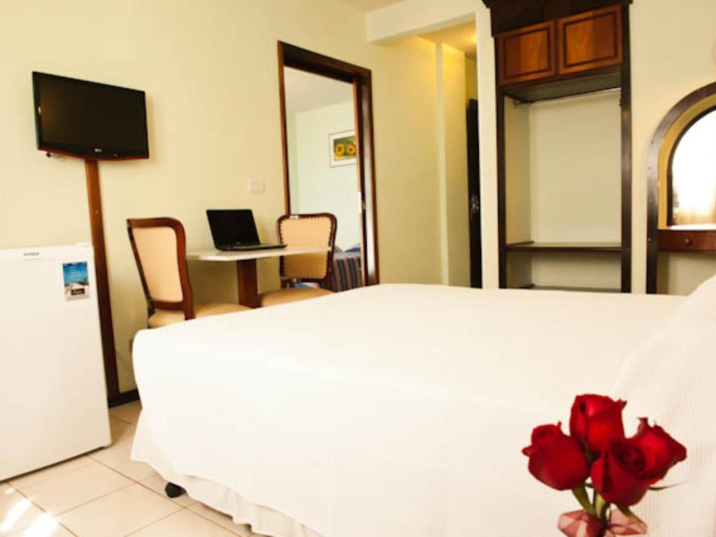 Imperador Turismo Hotel Пісаррас Екстер'єр фото