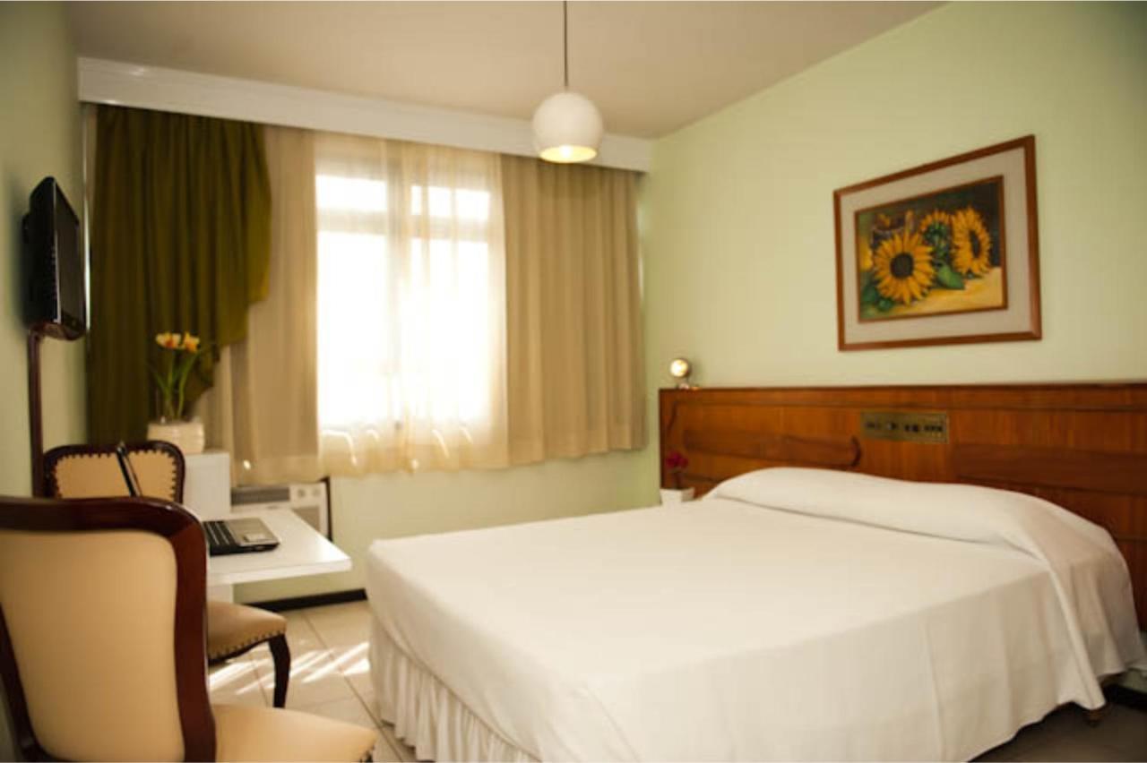 Imperador Turismo Hotel Пісаррас Екстер'єр фото
